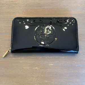 Tory Burch black patent wallet. Gently used.